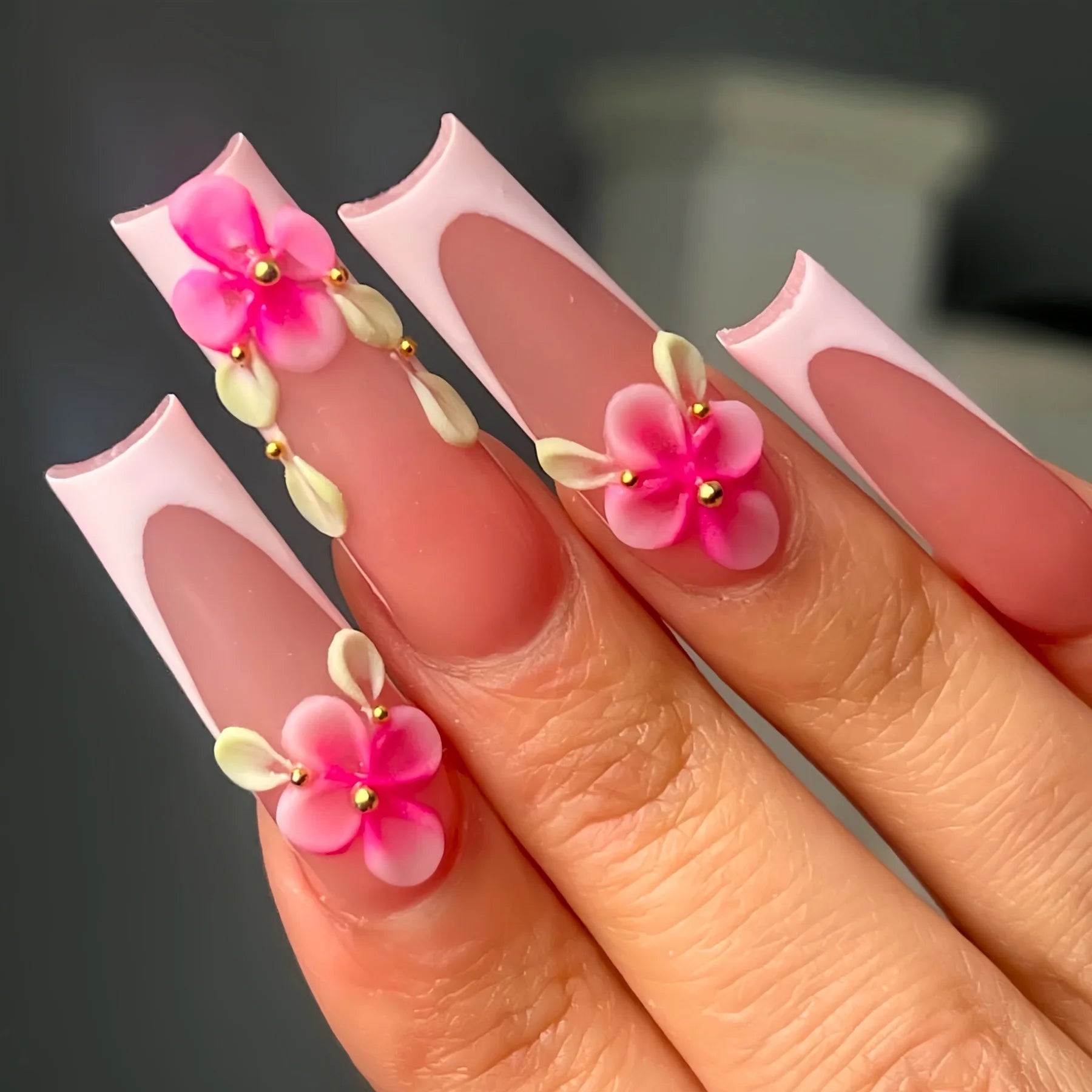 24Pcs Rhinestones Press on Nails Art Datachable Glitter French Acrylic Nails Tip Flower Long Square Fake Nail Pink False Nails